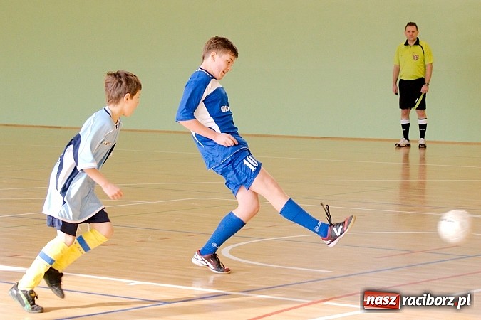 Zdjęcie w galerii na portalu naszraciborz.pl: KS Stal Kuźnia Raciborska z pucharem starosty raciborskiego wiadomości z regionu