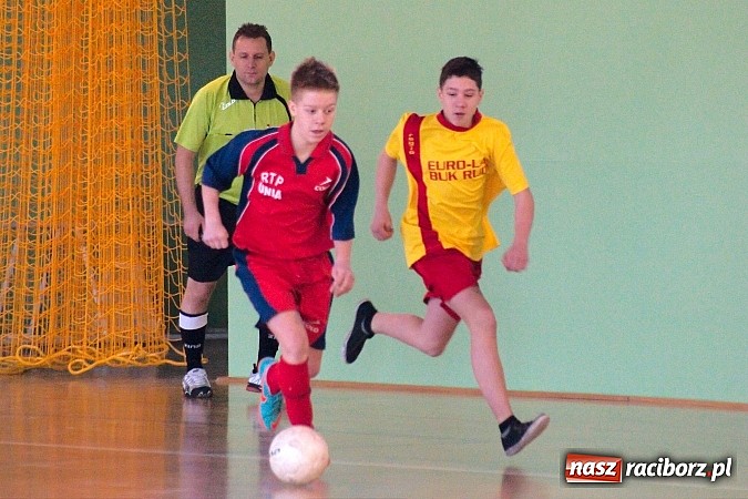 Zdjęcie w galerii na portalu naszraciborz.pl: KS Stal Kuźnia Raciborska z pucharem starosty raciborskiego wiadomości z regionu