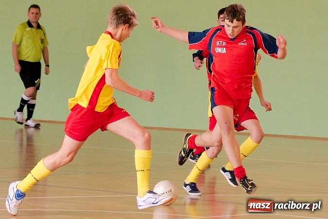Zdjęcie w galerii na portalu naszraciborz.pl: KS Stal Kuźnia Raciborska z pucharem starosty raciborskiego wiadomości z regionu