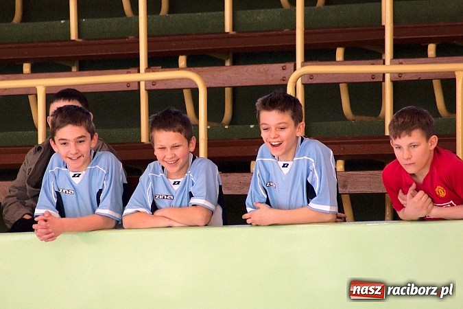 Zdjęcie w galerii na portalu naszraciborz.pl: KS Stal Kuźnia Raciborska z pucharem starosty raciborskiego wiadomości z regionu