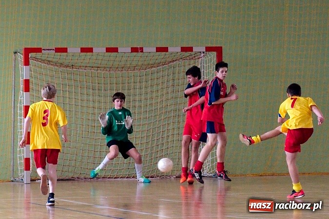 Zdjęcie w galerii na portalu naszraciborz.pl: KS Stal Kuźnia Raciborska z pucharem starosty raciborskiego wiadomości z regionu
