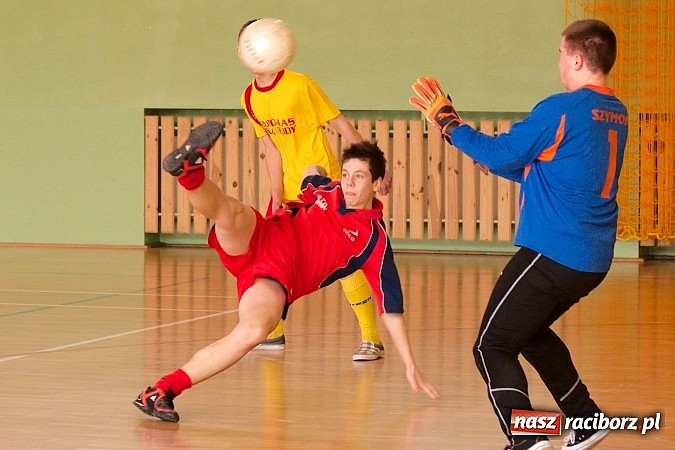 Zdjęcie w galerii na portalu naszraciborz.pl: KS Stal Kuźnia Raciborska z pucharem starosty raciborskiego wiadomości z regionu