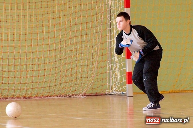 Zdjęcie w galerii na portalu naszraciborz.pl: KS Stal Kuźnia Raciborska z pucharem starosty raciborskiego wiadomości z regionu