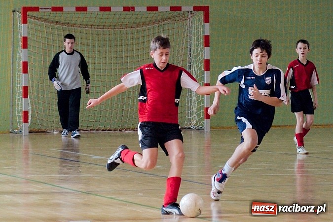 Zdjęcie w galerii na portalu naszraciborz.pl: KS Stal Kuźnia Raciborska z pucharem starosty raciborskiego wiadomości z regionu