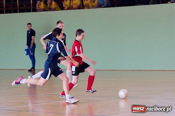 Zdjęcie w galerii na portalu naszraciborz.pl: KS Stal Kuźnia Raciborska z pucharem starosty raciborskiego wiadomości z regionu