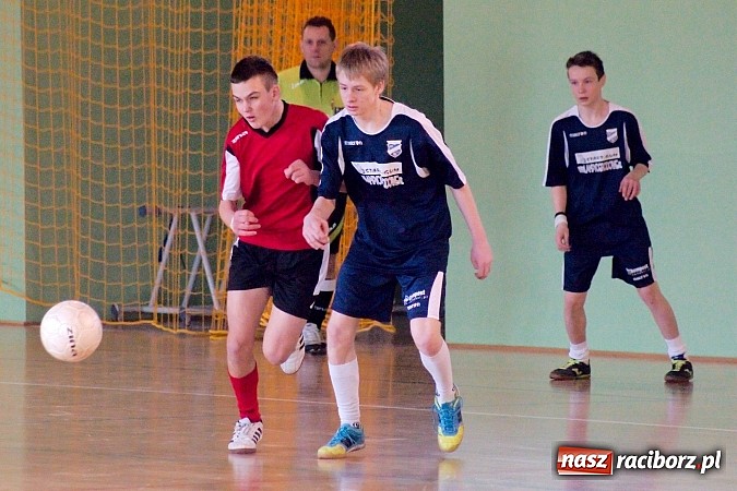 Zdjęcie w galerii na portalu naszraciborz.pl: KS Stal Kuźnia Raciborska z pucharem starosty raciborskiego wiadomości z regionu