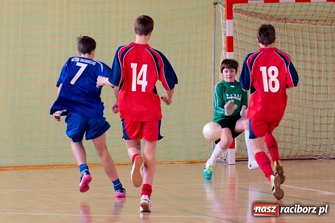 Zdjęcie w galerii na portalu naszraciborz.pl: KS Stal Kuźnia Raciborska z pucharem starosty raciborskiego wiadomości z regionu