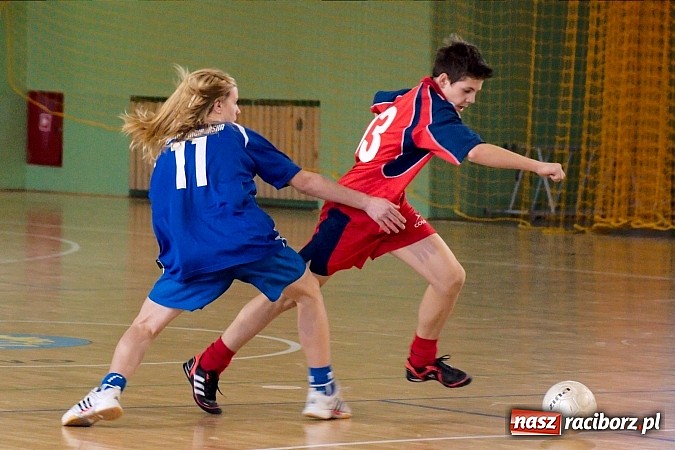 Zdjęcie w galerii na portalu naszraciborz.pl: KS Stal Kuźnia Raciborska z pucharem starosty raciborskiego wiadomości z regionu