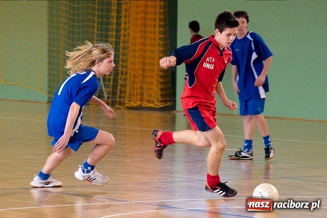 Zdjęcie w galerii na portalu naszraciborz.pl: KS Stal Kuźnia Raciborska z pucharem starosty raciborskiego wiadomości z regionu