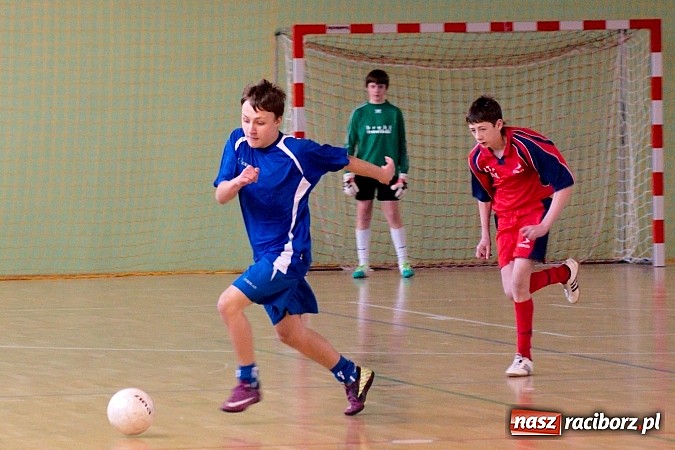Zdjęcie w galerii na portalu naszraciborz.pl: KS Stal Kuźnia Raciborska z pucharem starosty raciborskiego wiadomości z regionu