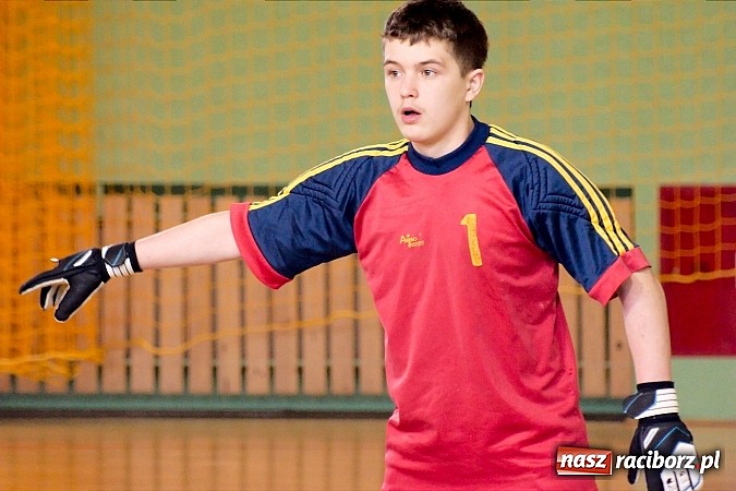 Zdjęcie w galerii na portalu naszraciborz.pl: KS Stal Kuźnia Raciborska z pucharem starosty raciborskiego wiadomości z regionu