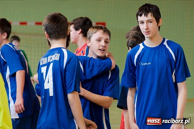 Zdjęcie w galerii na portalu naszraciborz.pl: KS Stal Kuźnia Raciborska z pucharem starosty raciborskiego wiadomości z regionu