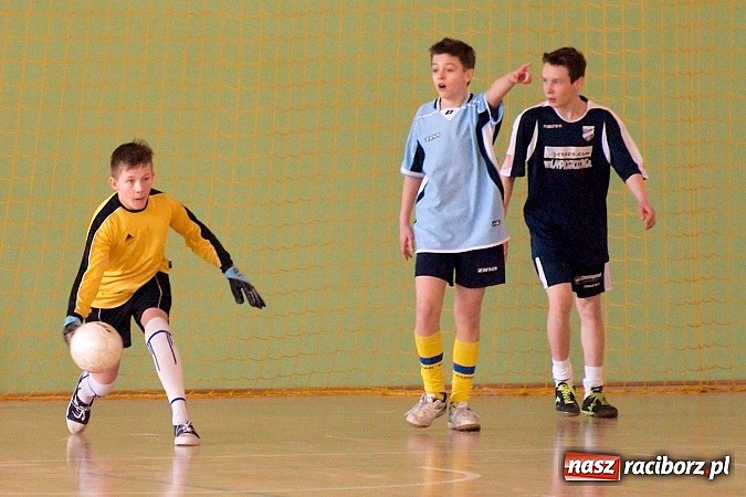 Zdjęcie w galerii na portalu naszraciborz.pl: KS Stal Kuźnia Raciborska z pucharem starosty raciborskiego wiadomości z regionu