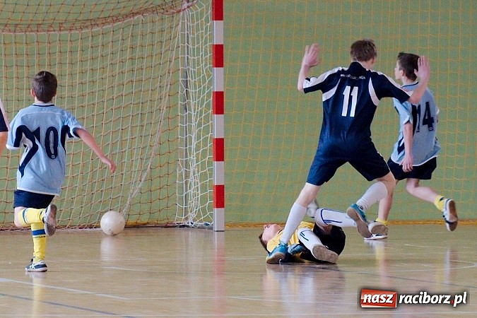 Zdjęcie w galerii na portalu naszraciborz.pl: KS Stal Kuźnia Raciborska z pucharem starosty raciborskiego wiadomości z regionu