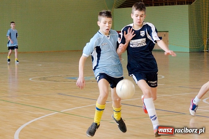 Zdjęcie w galerii na portalu naszraciborz.pl: KS Stal Kuźnia Raciborska z pucharem starosty raciborskiego wiadomości z regionu