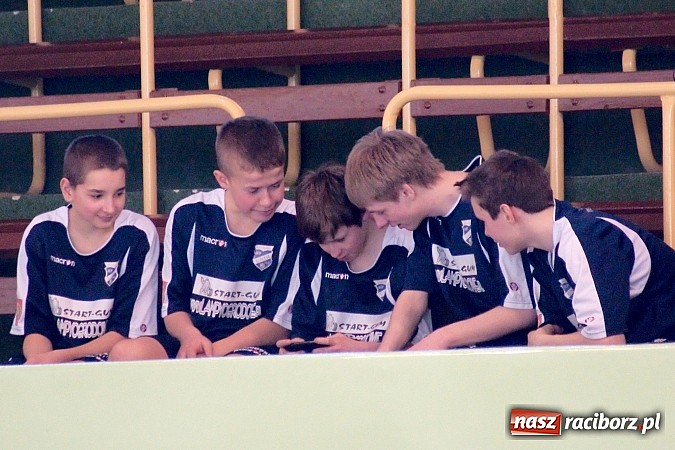 Zdjęcie w galerii na portalu naszraciborz.pl: KS Stal Kuźnia Raciborska z pucharem starosty raciborskiego wiadomości z regionu