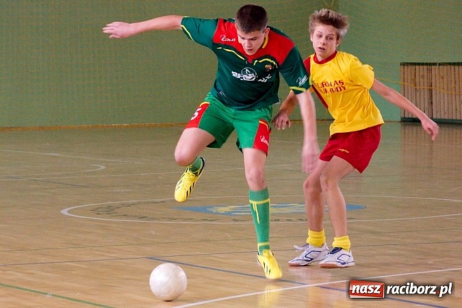 Zdjęcie w galerii na portalu naszraciborz.pl: KS Stal Kuźnia Raciborska z pucharem starosty raciborskiego wiadomości z regionu