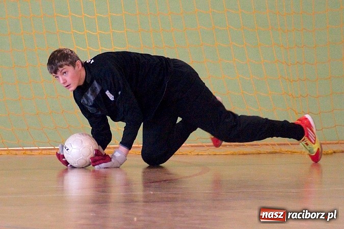 Zdjęcie w galerii na portalu naszraciborz.pl: KS Stal Kuźnia Raciborska z pucharem starosty raciborskiego wiadomości z regionu