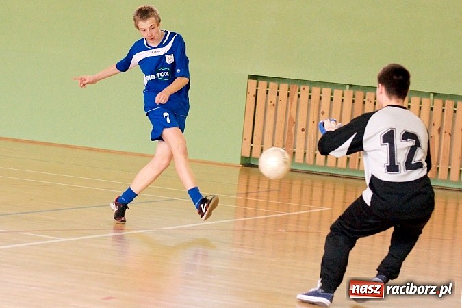 Zdjęcie w galerii na portalu naszraciborz.pl: KS Stal Kuźnia Raciborska z pucharem starosty raciborskiego wiadomości z regionu