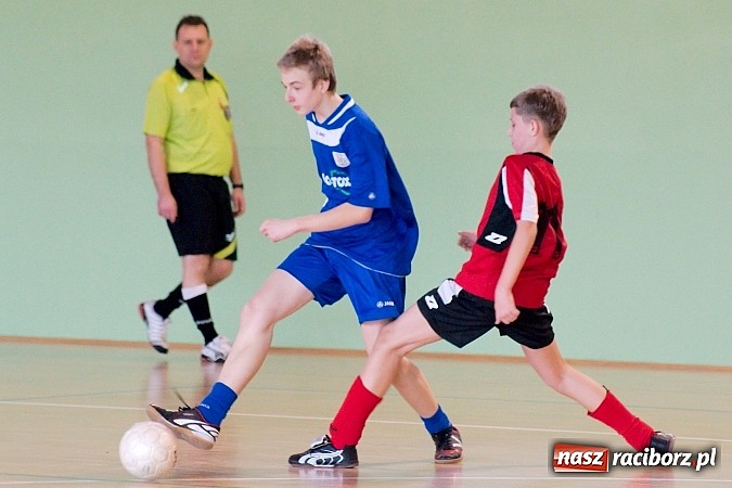 Zdjęcie w galerii na portalu naszraciborz.pl: KS Stal Kuźnia Raciborska z pucharem starosty raciborskiego wiadomości z regionu