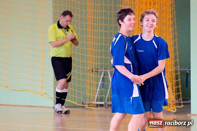 Zdjęcie w galerii na portalu naszraciborz.pl: KS Stal Kuźnia Raciborska z pucharem starosty raciborskiego wiadomości z regionu