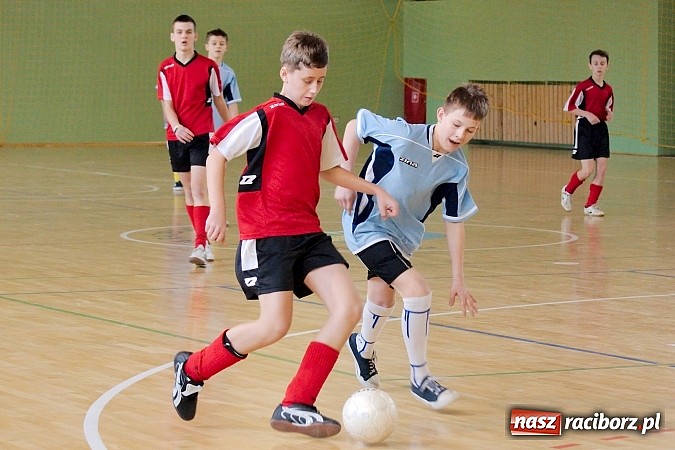 Zdjęcie w galerii na portalu naszraciborz.pl: KS Stal Kuźnia Raciborska z pucharem starosty raciborskiego wiadomości z regionu