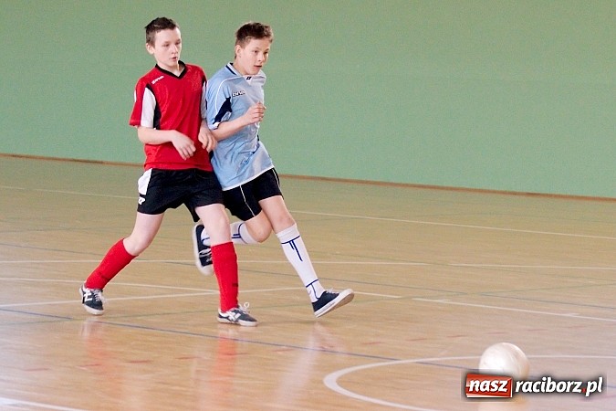 Zdjęcie w galerii na portalu naszraciborz.pl: KS Stal Kuźnia Raciborska z pucharem starosty raciborskiego wiadomości z regionu