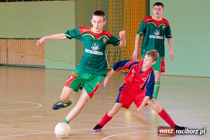 Zdjęcie w galerii na portalu naszraciborz.pl: KS Stal Kuźnia Raciborska z pucharem starosty raciborskiego wiadomości z regionu