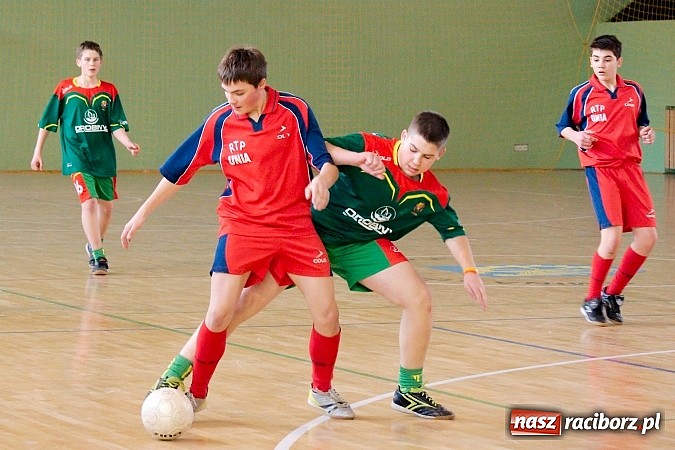 Zdjęcie w galerii na portalu naszraciborz.pl: KS Stal Kuźnia Raciborska z pucharem starosty raciborskiego wiadomości z regionu
