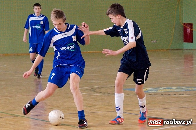 Zdjęcie w galerii na portalu naszraciborz.pl: KS Stal Kuźnia Raciborska z pucharem starosty raciborskiego wiadomości z regionu