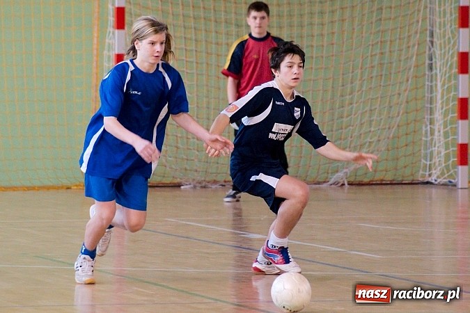 Zdjęcie w galerii na portalu naszraciborz.pl: KS Stal Kuźnia Raciborska z pucharem starosty raciborskiego wiadomości z regionu