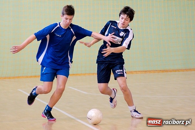 Zdjęcie w galerii na portalu naszraciborz.pl: KS Stal Kuźnia Raciborska z pucharem starosty raciborskiego wiadomości z regionu