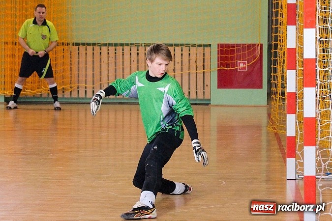 Zdjęcie w galerii na portalu naszraciborz.pl: KS Stal Kuźnia Raciborska z pucharem starosty raciborskiego wiadomości z regionu