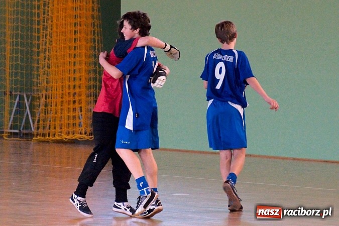 Zdjęcie w galerii na portalu naszraciborz.pl: KS Stal Kuźnia Raciborska z pucharem starosty raciborskiego wiadomości z regionu