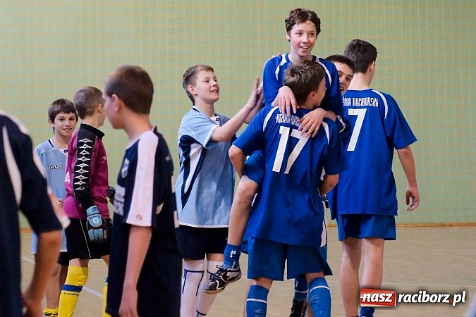 Zdjęcie w galerii na portalu naszraciborz.pl: KS Stal Kuźnia Raciborska z pucharem starosty raciborskiego wiadomości z regionu