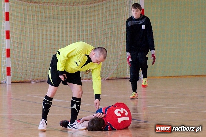 Zdjęcie w galerii na portalu naszraciborz.pl: KS Stal Kuźnia Raciborska z pucharem starosty raciborskiego wiadomości z regionu