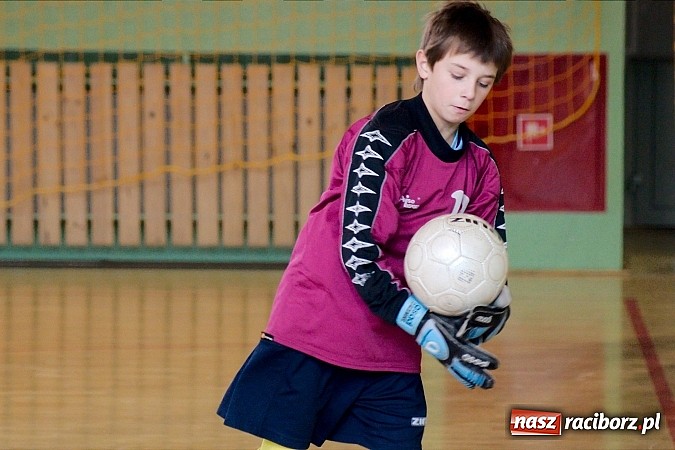 Zdjęcie w galerii na portalu naszraciborz.pl: KS Stal Kuźnia Raciborska z pucharem starosty raciborskiego wiadomości z regionu