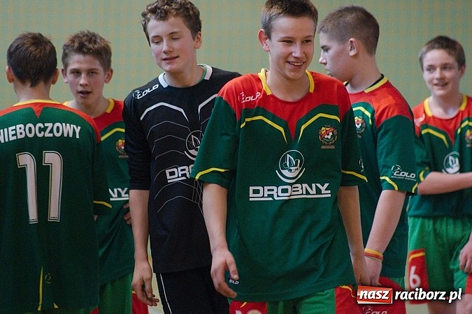 Zdjęcie w galerii na portalu naszraciborz.pl: KS Stal Kuźnia Raciborska z pucharem starosty raciborskiego wiadomości z regionu