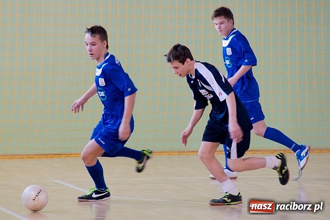 Zdjęcie w galerii na portalu naszraciborz.pl: KS Stal Kuźnia Raciborska z pucharem starosty raciborskiego wiadomości z regionu