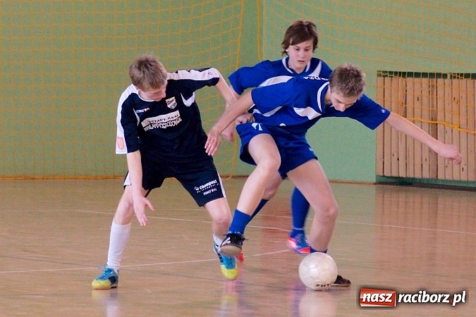 Zdjęcie w galerii na portalu naszraciborz.pl: KS Stal Kuźnia Raciborska z pucharem starosty raciborskiego wiadomości z regionu
