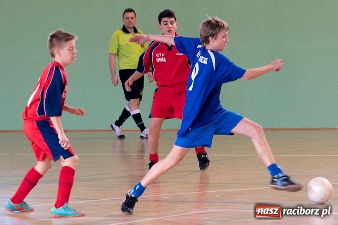 Zdjęcie w galerii na portalu naszraciborz.pl: KS Stal Kuźnia Raciborska z pucharem starosty raciborskiego wiadomości z regionu
