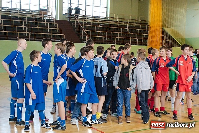 Zdjęcie w galerii na portalu naszraciborz.pl: KS Stal Kuźnia Raciborska z pucharem starosty raciborskiego wiadomości z regionu