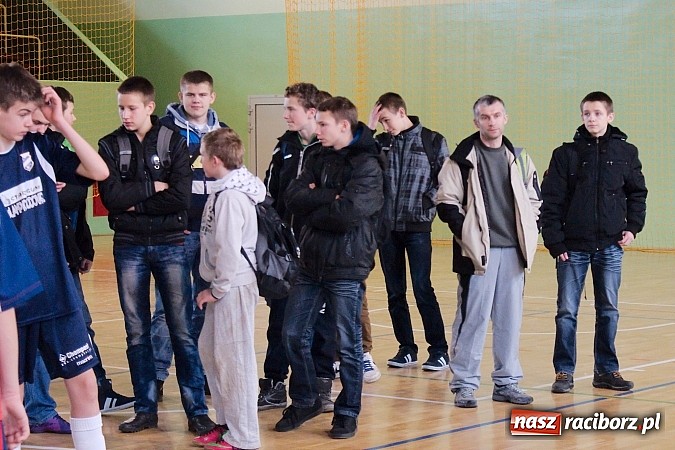 Zdjęcie w galerii na portalu naszraciborz.pl: KS Stal Kuźnia Raciborska z pucharem starosty raciborskiego wiadomości z regionu