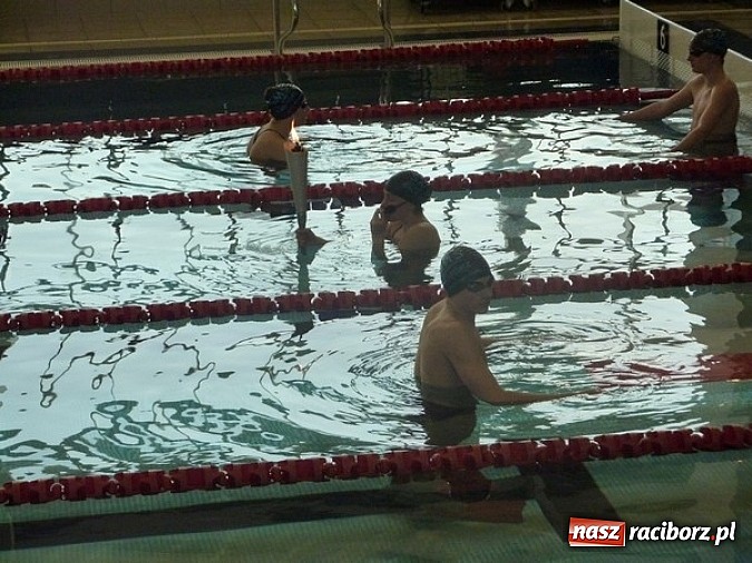 Zdjęcie w galerii na portalu naszraciborz.pl: Pływanie: I dzień pływackich mistrzostw szkół wiadomości z regionu