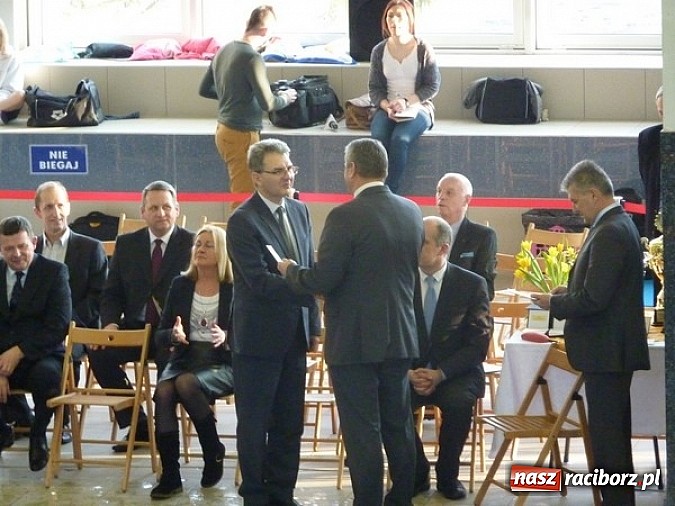 Zdjęcie w galerii na portalu naszraciborz.pl: Pływanie: I dzień pływackich mistrzostw szkół wiadomości z regionu