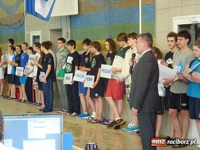 Zdjęcie w galerii na portalu naszraciborz.pl: Pływanie: I dzień pływackich mistrzostw szkół wiadomości z regionu