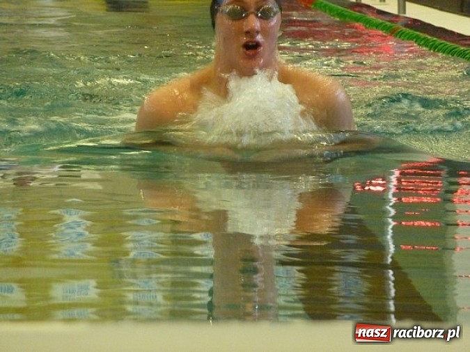 Zdjęcie w galerii na portalu naszraciborz.pl: Pływanie: I dzień pływackich mistrzostw szkół wiadomości z regionu
