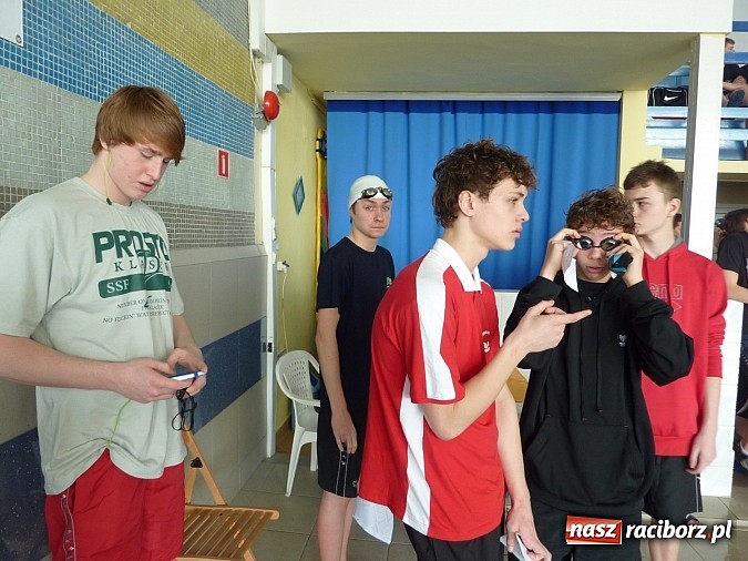 Zdjęcie w galerii na portalu naszraciborz.pl: Pływanie: sześć medali uczniów SMS wiadomości z regionu