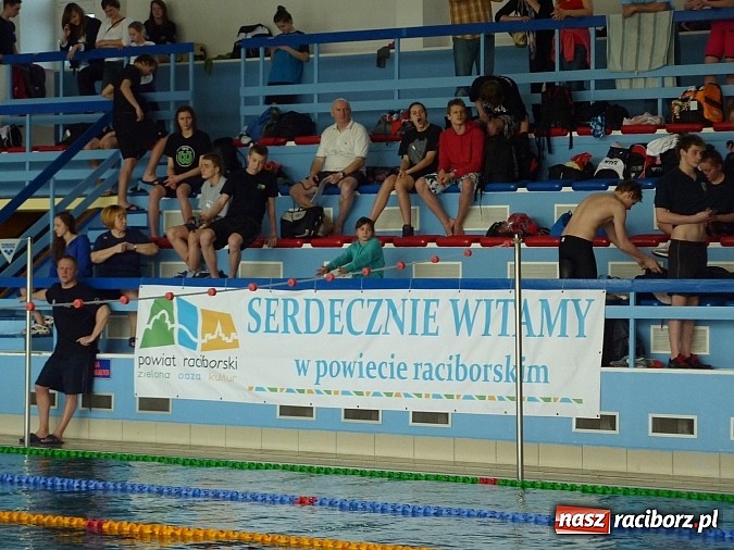 Zdjęcie w galerii na portalu naszraciborz.pl: Pływanie: sześć medali uczniów SMS wiadomości z regionu