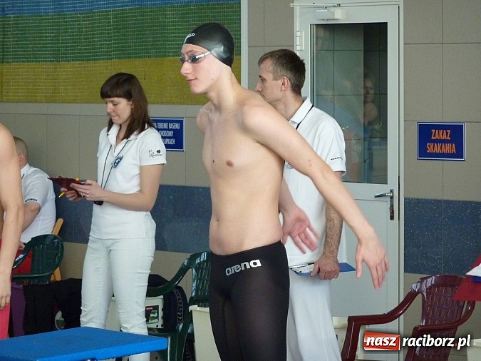 Zdjęcie w galerii na portalu naszraciborz.pl: Pływanie: sześć medali uczniów SMS wiadomości z regionu